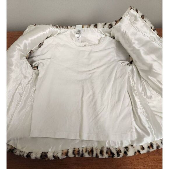 💕Little Me 4T Set, white long sleeved top  faux fur leapord print vest (S) - Picture 3 of 6